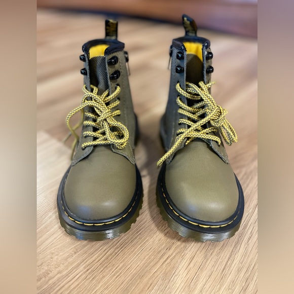 Doc Martens ~ JUNIOR 1460 PANEL LEATHER LACE UP BOOTS - Picture 9 of 14